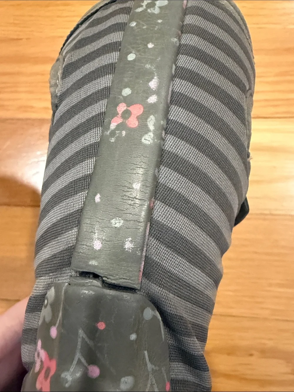 Bogs girls flowers / stripes snowboots size 9 .